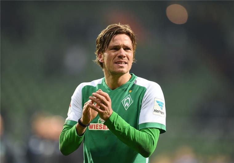 Clemens Fritz verlängert überraschend seinen Vertrag bei Werder Bremen. 