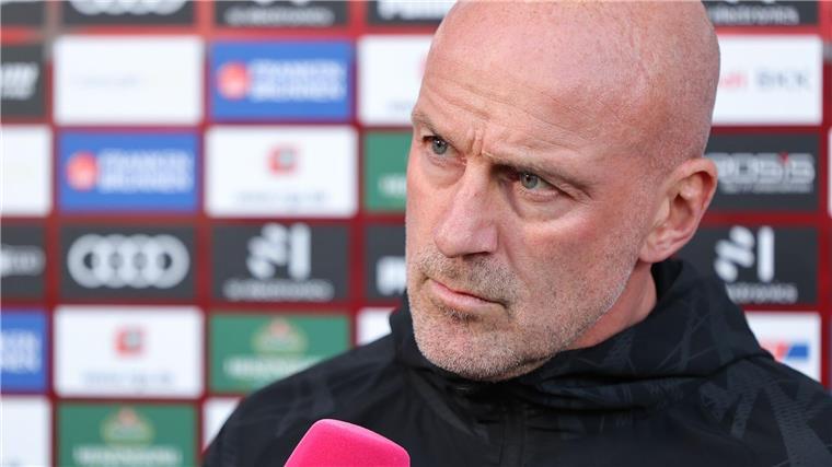 Osnabrück verliert Heimspiel gegen Arminia Bielefeld Coach Marco Antwerpen kassierte mit dem VfL Osnabrück eine knappe Niederlage gegen Bielefeld.