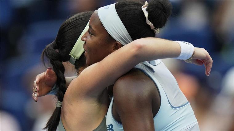 Coco Gauff (r) war im Viertelfinale zu stark für Eva Lys.