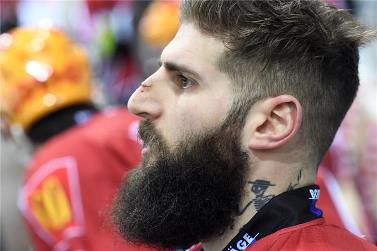 Cody Lampl ist ein harter Spieler. Das hat er mit seinem Check gegen Bris Blank einmal mehr bewiesen.