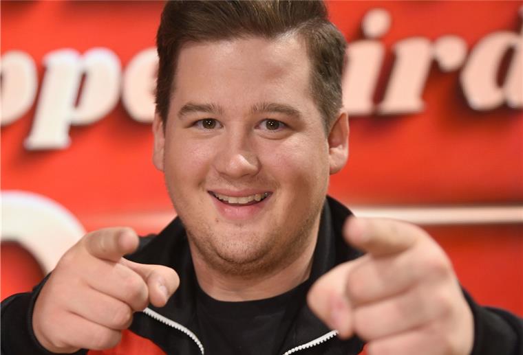 Termine verschoben: Diese Künstler kommen erst 2021 nach Bremerhaven Comedian Chris Tall kommt nicht wie geplant im Dezember dieses Jahres nach Bremerhaven, sondern erst im Oktober 2021. Auch der Auftritt der Band Revolverheld verschiebt sich - auf August 2021.