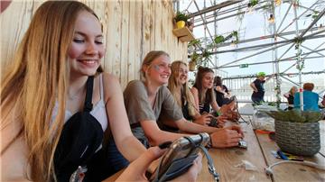 Conected - der cool designte EWE-WIFI-Turm am Rande des Infields beim Deichbrand...