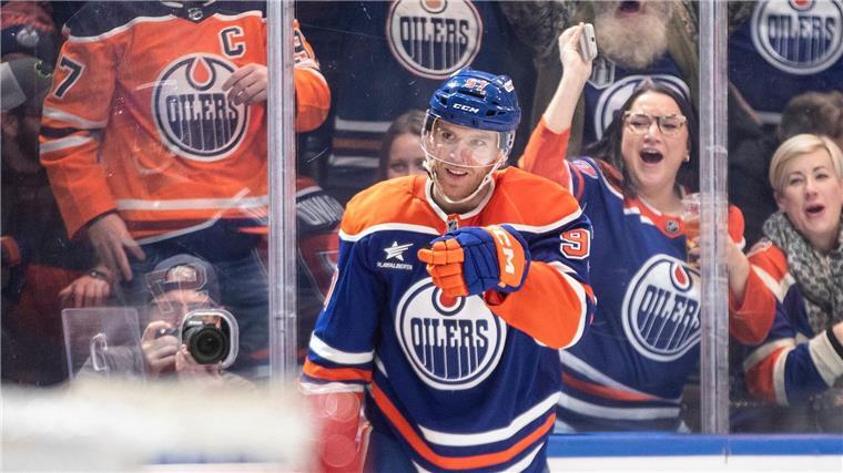 Oilers gewinnen erneut – Connor McDavid erreicht Meilenstein Connor McDavid erreicht mit seinem 1000. Scorer-Punkt einen Meilenstein.