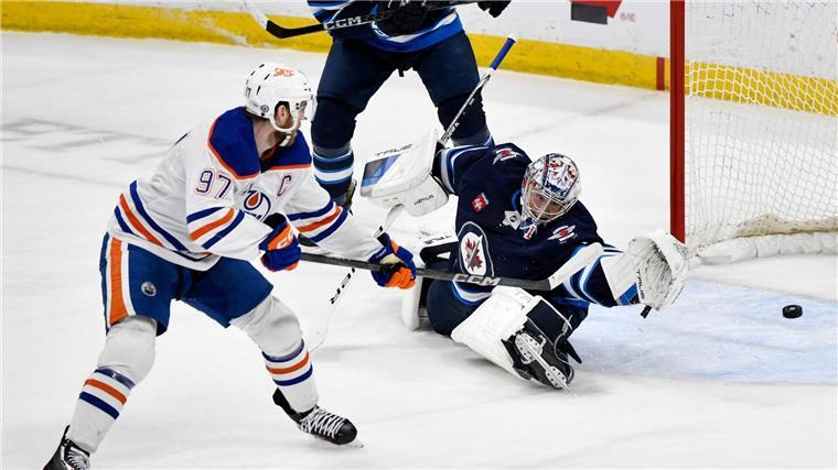 NHL: Oilers feiern ohne Draisaitl dritten Sieg in Folge Connor McDavid sammelte gegen die Jets seine Scorerpunkte 98 und 99.