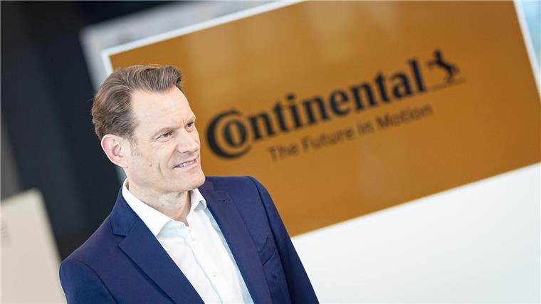 Continental setzt voll auf Sparkurs - Prämie für Mitarbeiter Continental-Chef Nikolai Setzer zeigt sich wegen der neuen Zölle von US-Präsidint Trump besorgt.