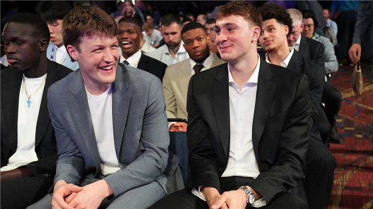 Talente in der großen Lotterie Cooper Flagg (rechts) gehört zu den größten Talenten im Basketball.