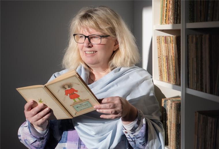 Bremerhavenerin liebt die Insel-Bücherei Cordula Mahr sammelt die meist bibliophilen, alten Ausgaben der Insel-Bücherei.