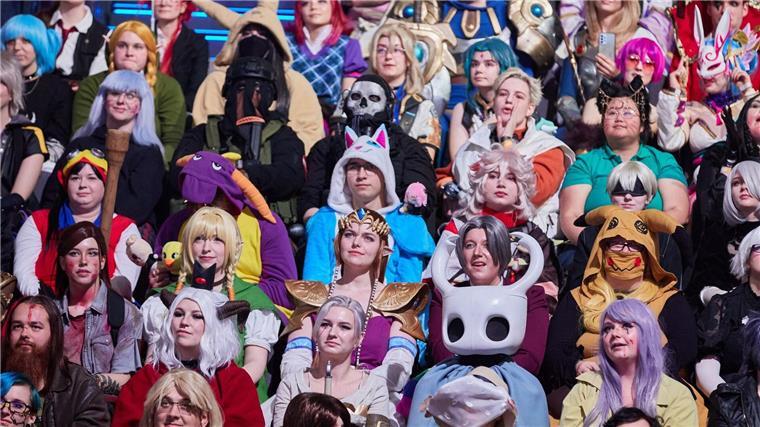 492 verkleidete Cosplay-Spieler in Hamburger Messehallen Cosplay-Spielerinnen und -Spieler haben sich in Hamburg versammelt.