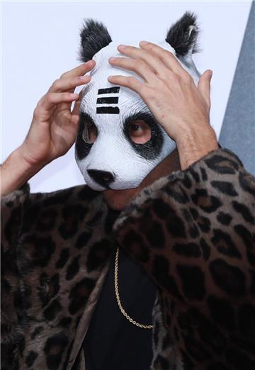 Cro will seine Panda-Maske künftig regelmäßig verändern.