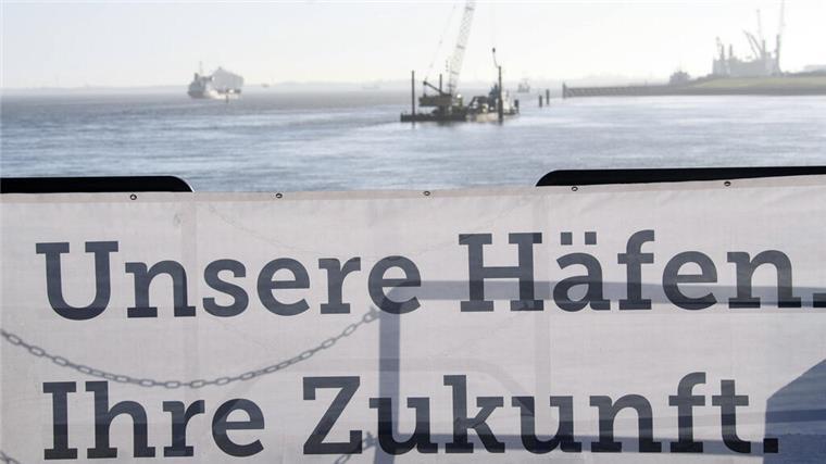 300 Millionen Euro für Offshore-Hafen: Cuxhaven investiert in Windkraft Cuxhaven Rammschlag Liegeplätze 5-/ in CuxhavenOlaf Lies , Stafan Wenzel, Uwe Santjer und Holger Banik