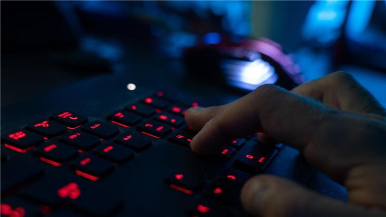 Schutz vor Cybercrime: Verbraucher werden nachlässiger Cyberkriminelle agieren im Verborgenen - sie wollen Daten haben, um damit Geld zu machen oder anderen Schaden zuzufügen. (Symbolbild)