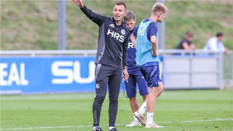 Schalkes Interimscoach Fimpel plant nur für zwei Spiele Da geht es lang. Schalkes Interimscoach Jakob Fimpel gibt für zwei Spiele die Richtung vor.