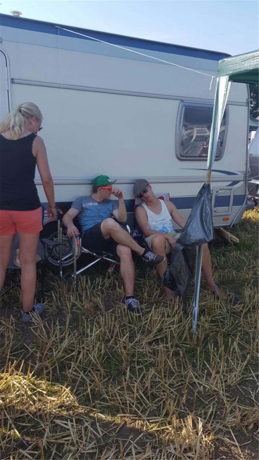 Da sage einer, Männer seien nicht multi-tasking-fähig: Schlafen und zuhören geht...