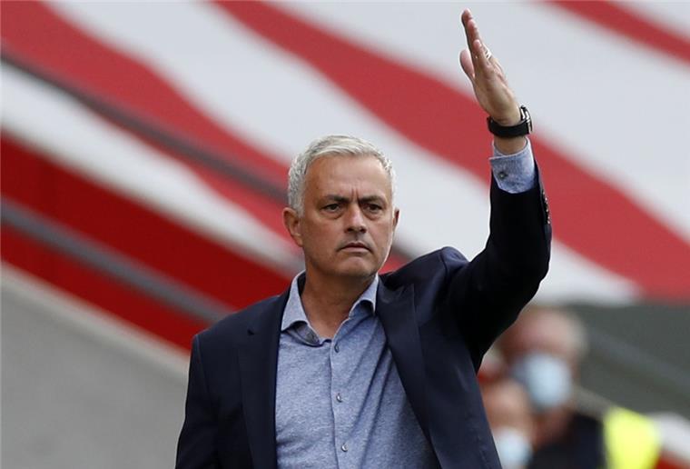 Keeper decken Kuriosität auf Da stimmt was nicht, dachte sich Coach Jose Mourinho. Recht hatte er: Bei der UEFA-Partie in Nordmazedonien fehlte dem Tor fünf Zentimeter.
