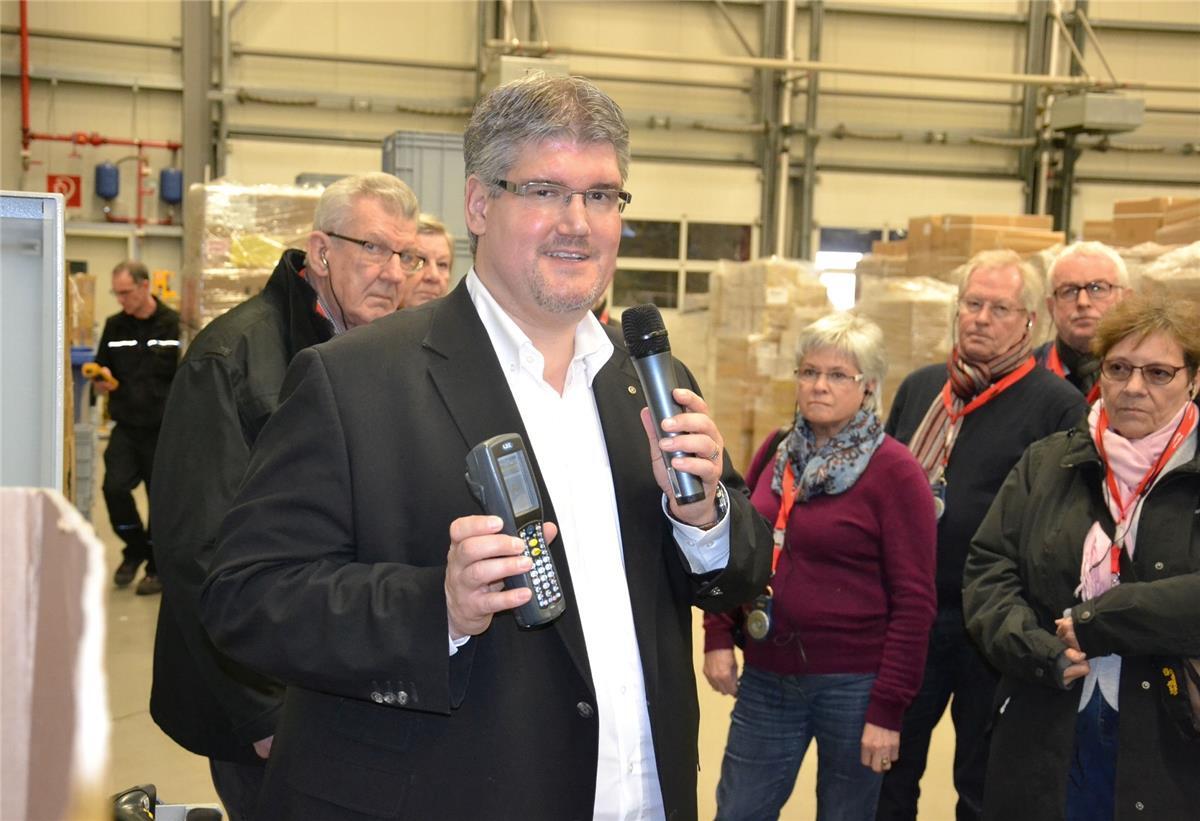 Da war noch alles in Ordnung: Tim Jöllenbeck, Geschäftsführer und Sohn des Firmengründers, führte 2018 Besucher durch den Betrieb in Weertzen.