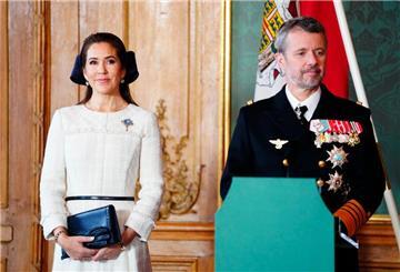 Dänemarks König Frederik X. und Königin Mary beim Besuch in Schweden.
