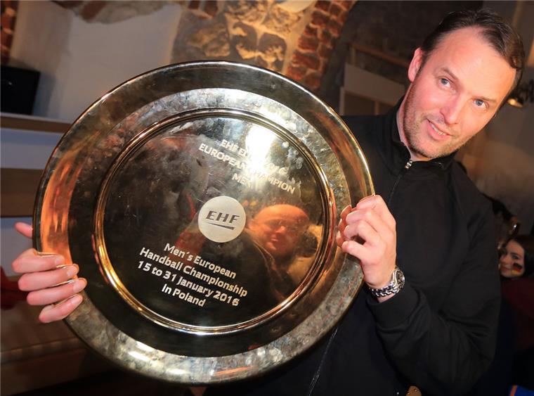 13 Millionen sehen EM-Finale der Handballer Dagur Sigurdsson , Trainer der deutschen Handball-Nationalmannschaft, freut sich über den Titelgewinn.