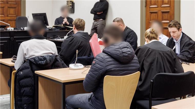 Mann wegen Geldwäsche von fast 43 Millionen Euro vor Gericht Damit das Geld aus den Drogengeschäften anderer vor der Polizei sicher ist, haben ein 39-Jähriger und seine Familie mutmaßlich fast 43 Millionen Euro nach Polen transportieren lassen.