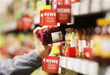 Griff ins Supermarktregal
