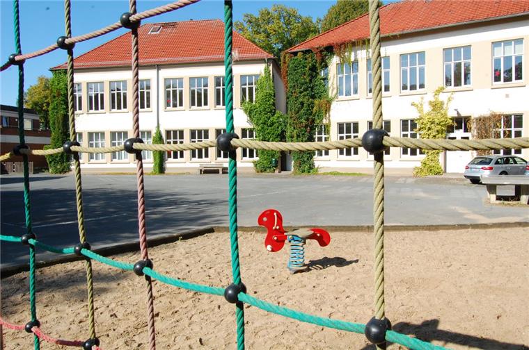 Politik macht Verkauf der Nordenhamer Nordschule einfacher Damit der Verkauf der Nordschule nicht zur Hängepartie wird, soll die Politik signalisieren, dass sie zu einer Änderung des Bebauungsplans grundsätzlich bereit wäre. Bislang darf das Areal nur für Schulen, Kitas und Kirchen sowie soziale und kulturelle Einrichtungen genutzt werden.