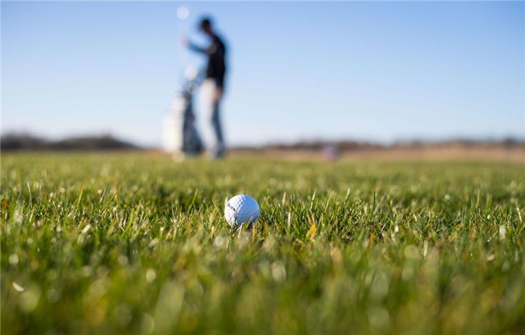 Bremerhaven: Forderung an insolventen Golfclub in Millionenhöhe Ungewisse Zukunft: Damit die 18-Loch-Anlage trotz Insolvenz an den Start gehen konnte, wurde eine neue Betreibergesellschaft gegründet.