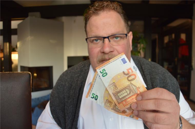 Damit hätte Taxiunternehmer Michael Brümmer aus Langen nicht gerechnet: Seine Mitarbeiter wurden Opfer von Betrügern. Die Tatverdächtigen hatten nach verschiedenen Fahrten mit falschen 50-Euro-Geldscheinen gezahlt.