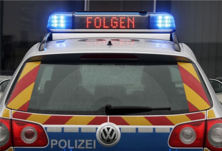 Nachbarschaftshilfe bei der Polizeiausbildung Polizeiauto mit Blaulicht.