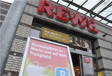 Damit ist es bald vorbei: Auch Rewe schafft die Maskenflicht ab.,