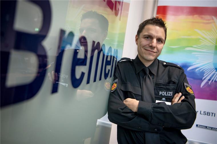 Bremer Polizei hat neuen Ansprechpartner für Lesben und Schwule Daniel Blida ist Ansprechpartner für Lesben, Schwule, Bisexuelle, Trans- und Interpersonen (LSBTI) bei der Bremer Polizei.