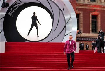 Daniel Craig und seine Vorgänger Pierce Brosnan und Timothy Dalton wurden von Debbie McWilliams gecastet. 