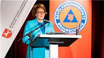Daniela Behrens (SPD), Innenministerin Niedersachsen, spricht anlässlich der Indienststellung von 26 Fahrzeugen für den Zivil- und Katastrophenschutz im Braunschweiger Schloss.
