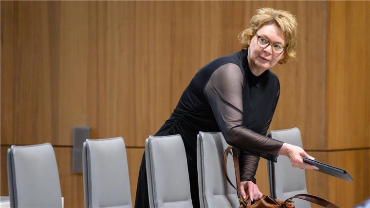 Innenministerin Behrens für Vorratsdatenspeicherung Daniela Behrens (SPD), Innenministerin Niedersachsen, steht im niedersächsischen Landtag.