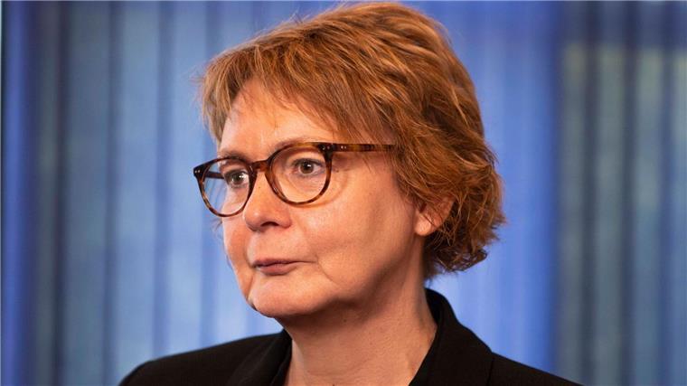 Daniela Behrens (SPD), Innenministerin von Niedersachsen, nimmt an einer Veranstaltung teil.