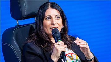Daniela Cavallo, Gesamt- und Konzernbetriebsratsvorsitzende der Volkswagen AG, spricht beim Festakt „50 Jahre Golf Produktion“ im VW Werk in Wolfsburg.