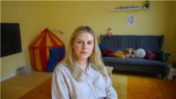 Daniela Rump, Vorsitzende des Kinderschutzbundes Niedersachsen, sitzt in einem Beratungszimmer.