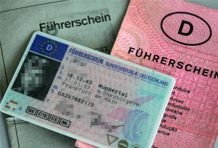 Die Führerschein-App soll kommen. Ab April 2025 kann der Führerschein digital gespeichert werden.
