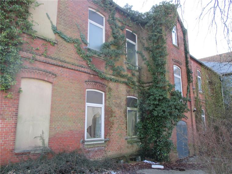 Marie-von-Seggern-Heim wird abgerissen Das 1872 eröffnete städtische Armen- und Waisenhaus an der Wurster Straße wurde 100 Jahre später zum Marie-von-Seggern-Pflegeheim,. Jetzt wird der Altbau abgerissen.
