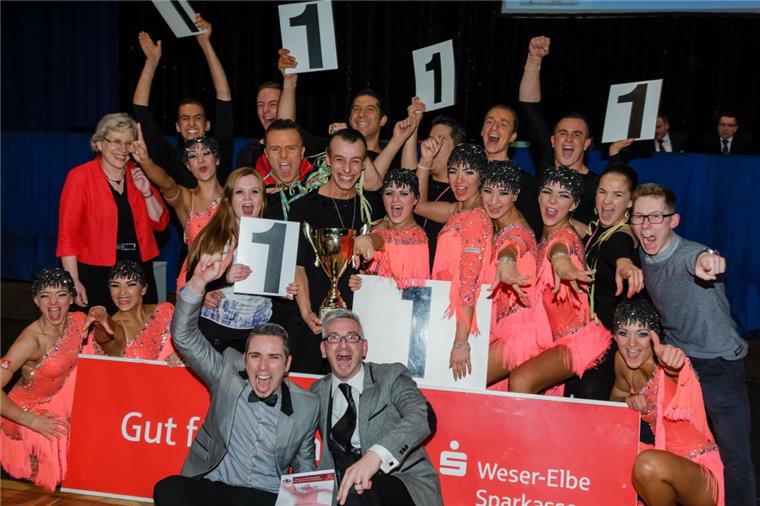 Tanzen: TSG Bremerhaven gewinnt Turnier in der Stadthalle Das A-Team der TSG Bremerhaven feiert seinen Sieg in der Stadthalle.