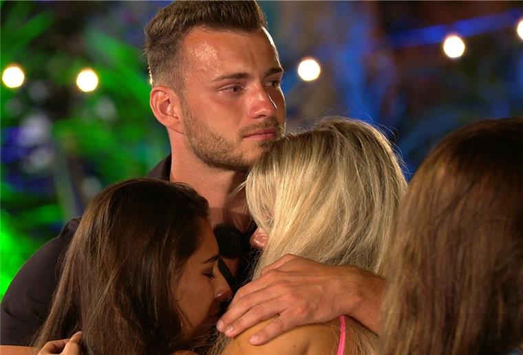 Luca aus Debstedt fliegt bei „Love Island“ raus Das Abenteuer ist vorbei: Luca kommen die Tränen, er muss die Villa verlassen.