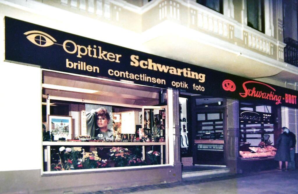 Das alte Geschäft in der Friedrich-Ebert-Straße 34, daneben die Bäckereifiliale ...