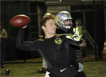 Das American-Football-Team der Bremerhaven Seahawks will den zweiten Saisonsieg einfahren. Philip Villanueva als Quarterback will mit guten Leistungen dazu beitragen.