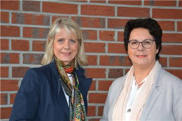 Das Amt der Präsidentin des Soroptimist-Clubs Bremervörde-Zeven hat Marina Schomacker vor wenigen Tagen von Marlies Holst (rechts) übernommen. Gemeinsam blicken sie auf das Ehrenamt.