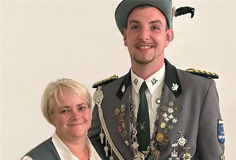 Spannende Wettkämpf in Westerbeverstedt Königspaar 2024 in Westerbeverstedt: Königin Sandra Chall und König Martin Grotheer