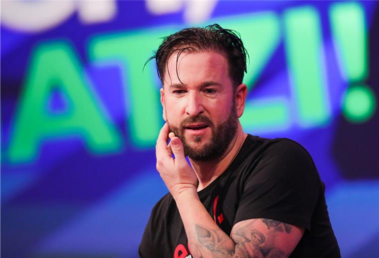 Haftbefehl gegen den Wendler erlassen Das Amtsgericht Dinslaken hat einen sogenannten Sitzungshaftbefehl gegen den Wendler erlassen. Dieser gilt, bis der Schlagersänger seiner Ladung vor Gericht nachkommt.
