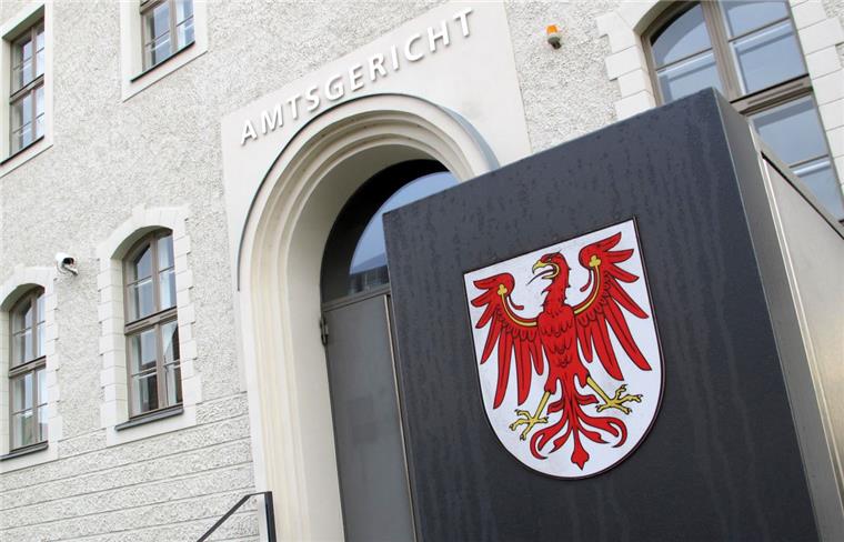 Bewährungsstrafe für Nazi-Tattoo Das Amtsgericht in Oranienburg musste entscheiden, ob ein zur Schau gestelltes Nazi-Tattoo strafbar ist. Foto Fuchs/dpa