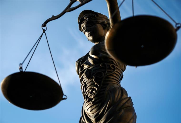 Beleidigungen, Polizeieinsätze und lauter Sex im Garten: Nun geht es vor Gericht Das Amtsgericht Wildeshausen musste bei einem Nachbarschaftsstreit, der extrem aus dem Ruder gelaufen war, die Situation bewerten. (Symbolbild)