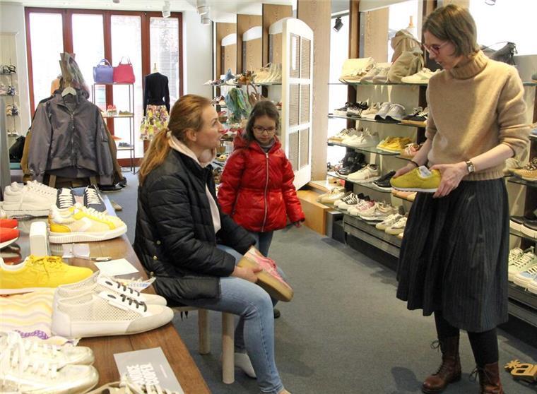Geschäfte öffnen Sonntag in der City Schuhhaus Wichern