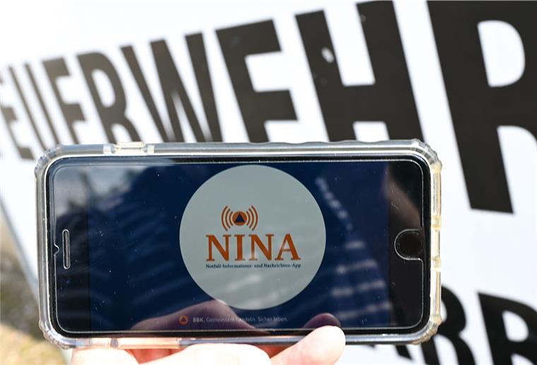 Katastrophenschutz-Experte stellt in Nordenham neue Strukturen vor Das Anwendungsprogramm „NINA“ auf Mobilgeräten informiert über dringende Warnmeldungen im Katastrophenfall. Die Notfall-Informations- und Nachrichten-App wird vom Bundesamt für Bevölkerungsschutz und Katastrophenhilfe zur Verfügung gestellt.