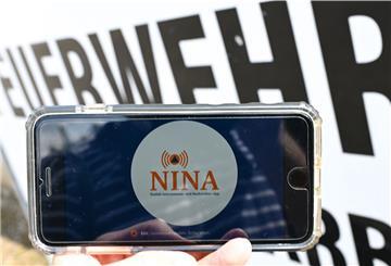 Das Anwendungsprogramm „NINA“ auf Mobilgeräten informiert über dringende Warnmeldungen im Katastrophenfall. Die Notfall-Informations- und Nachrichten-App wird vom Bundesamt für Bevölkerungsschutz und Katastrophenhilfe zur Verfügung gestellt.