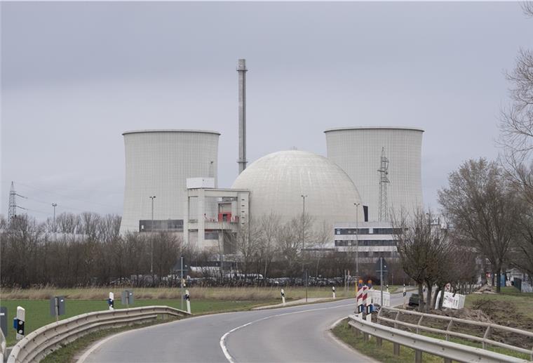 Castor-Transport nach Nordenham gestartet Das Atomkraftwerk Biblis in Hessen ist das Ziel des Castor-Transports.